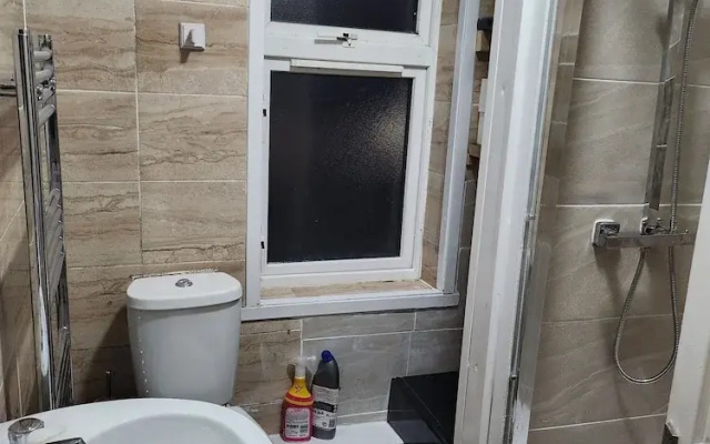 Charming 3-bedroom House Rental in Greater London