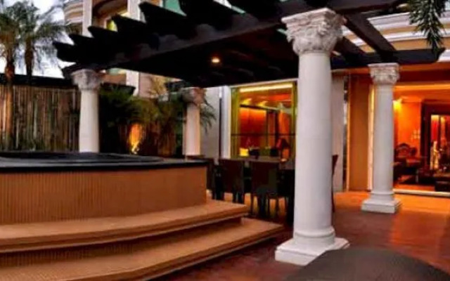 Fields Plaza Suites