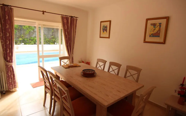Rent Villa and Apartment in Oasis Parque Country Club, Nr. Portimao, Algarve