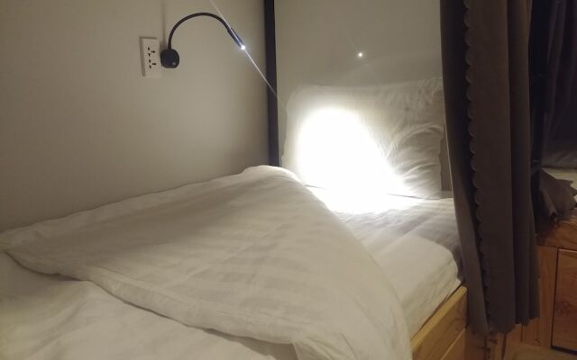 40K Four Of A Kind Hostel