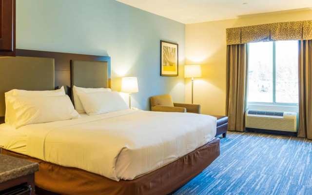 Comfort Inn & Suites Plainville-Foxboro