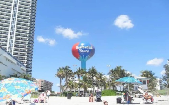 Amazing Apartment,hallandale Beach, Walk to Ocean!