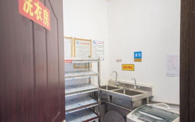 Junya Zhouji Hotel(Haikou East High Speed Railway Station)