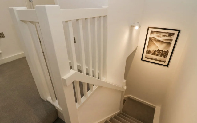 Watch Tree Apartment