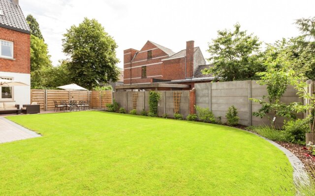 Alluring Holiday Home in Mol With Fenced Garden and Barbecue