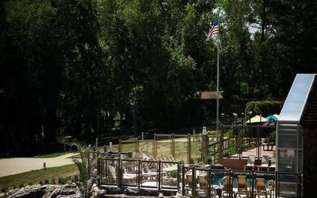 Fourwinds Lakeside Inn & Marina