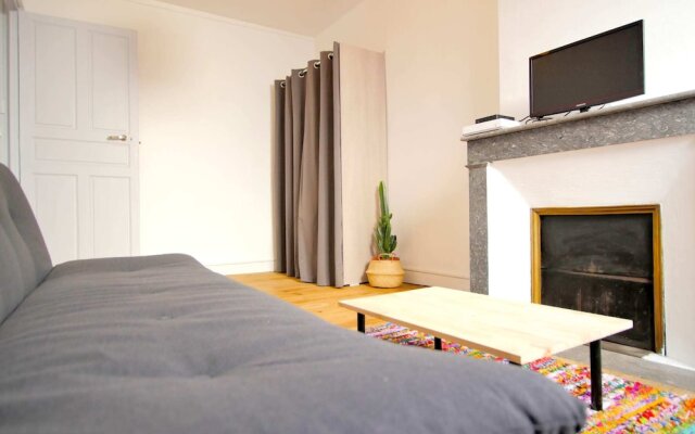 Rustic Flat in the Heart of Bayonne