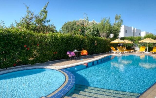 Antomar Apartments and Studios