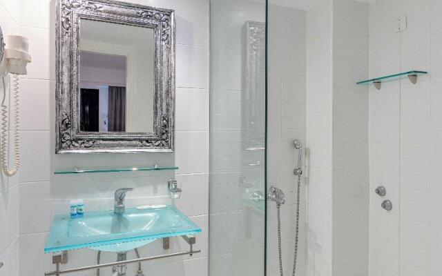 Nami Hotel & Suites