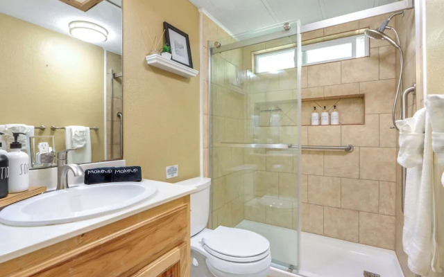 Beautiful and Relaxing Lakefront Getaway