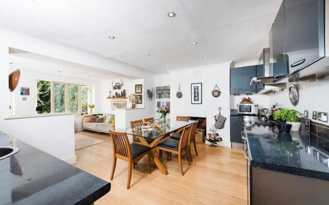 Charming 2BR garden flat in Clapham