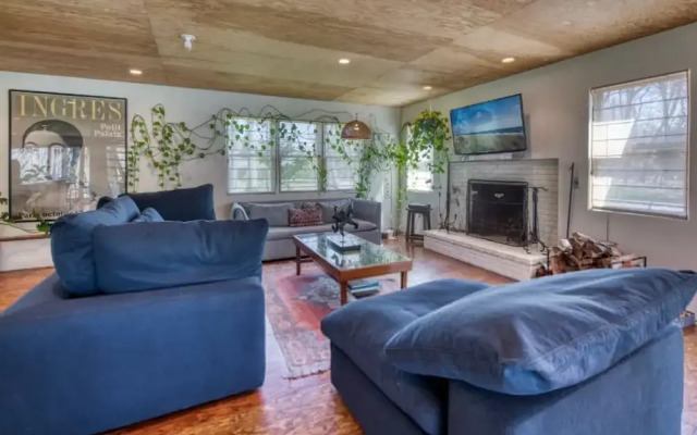 Spacious 5-br 4-bath Pool in East Hamptons