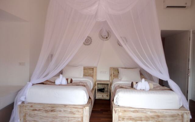 Mushroom Bay Villas Hut