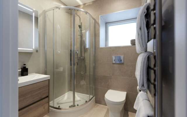 The Wembley Park Gem - Lovely 2bdr Flat With Balcony