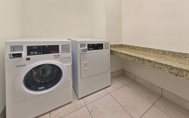 Holiday Inn Express Hotel & Suites Colby by IHG