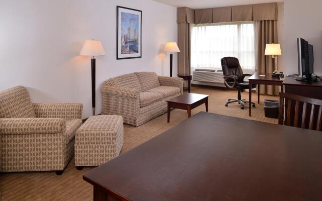 Holiday Inn Madison at The American Center by IHG
