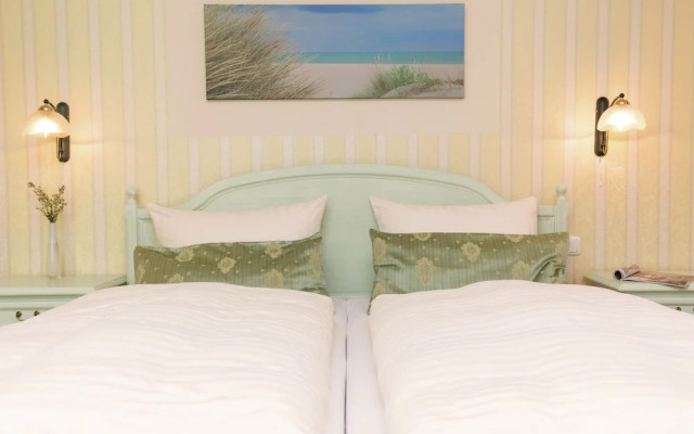 Bubbly Apartment in Warnemünde near Beach