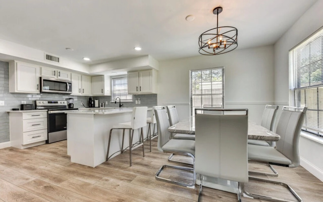 Modern Jacksonville Home - Close To River!