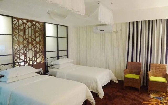 Cn Holiday Hotel