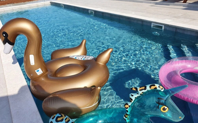 Family Apartment House Lucija With Pool