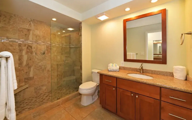 Lahaina Shores #425 Studio Bedroom Condo by RedAwning