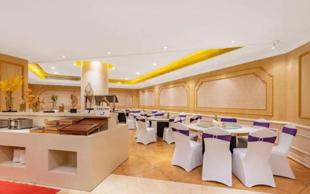 Venus Hotel Gongming Rainbow