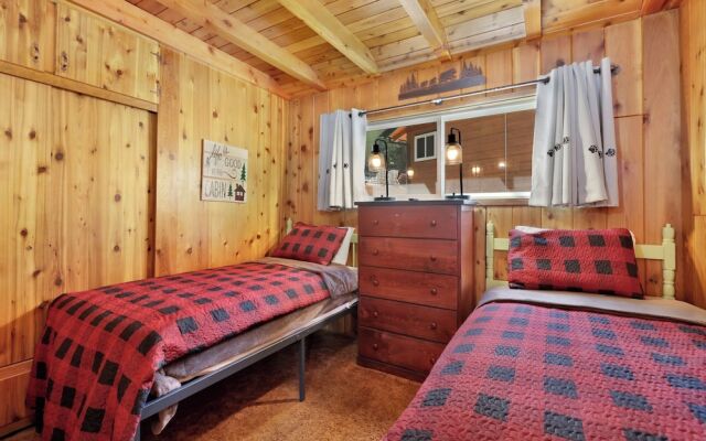 Bear CUB Cabin #2069