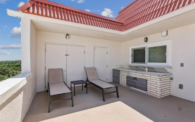 Oceanfront 3BR Condo: Gated, Breathtaking View