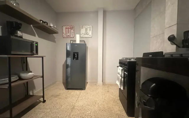Modern Polanco Stay - Parking- Elevator- Sleeps 10