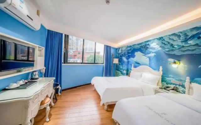 Fengning Hotel (Fengning Hotel （Guangzhou Shangxiajiu Pedestrian  Ximenkou Subway Station Branch）