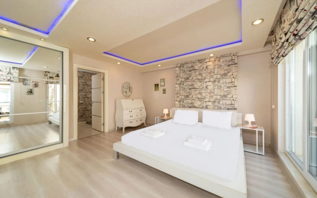 Stylish Duplex With Garden and Gazebo in Muratpasa