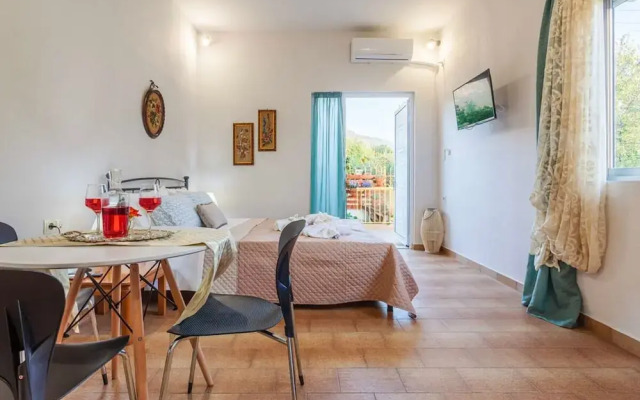 Summer Rose Garden Getaway - A Step to the Beach