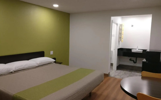 Motel 6 Fresno, CA - Yosemite Hwy