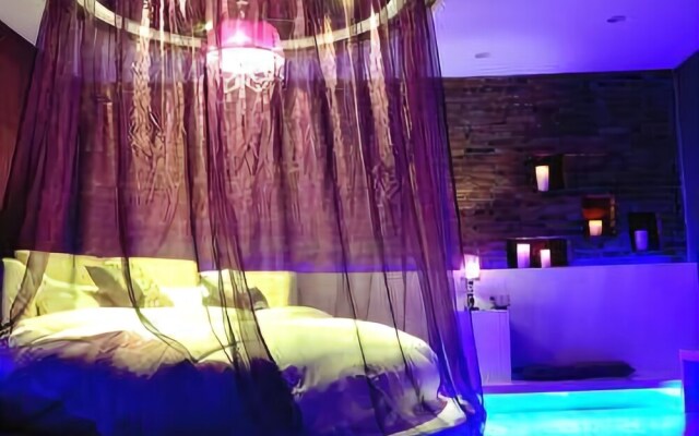 The Love of Maple Theme Hotel