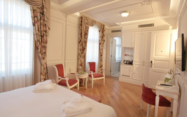 Corinne Art & Boutique Hotel - Image 5