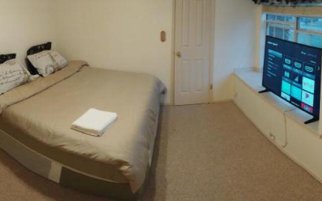 Cheap Private Room In a House