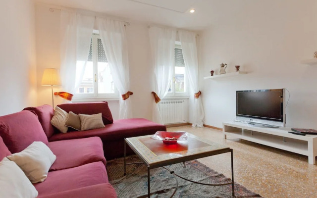 Rental in Rome Pateras Balcony Apartment