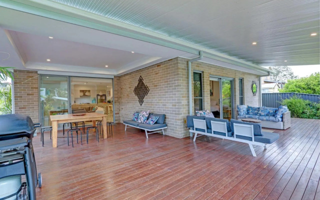 Luxury Spacious Entertaining Areas and Close to Hyams Beach