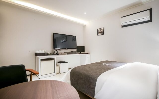 Yellow Hotel