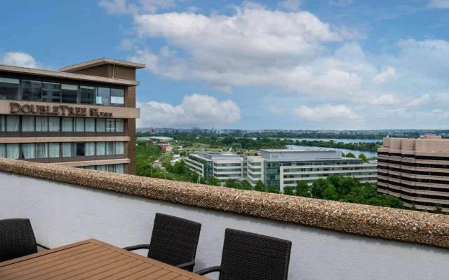 DoubleTree by Hilton Washington DC - Crystal City