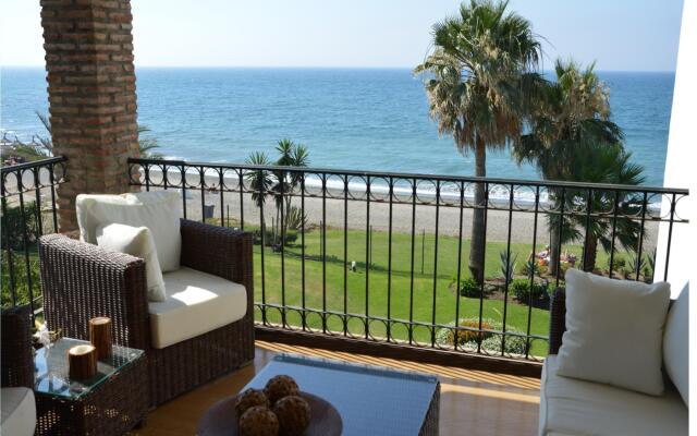 HB - Comfortable Beachfront Holiday Apartment