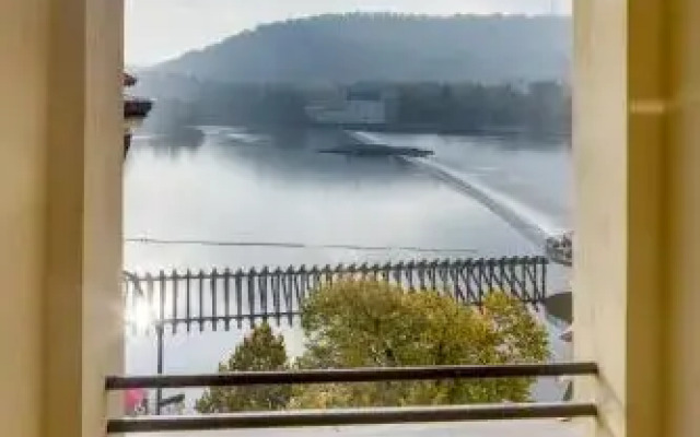 Riverview Old Town Apartment