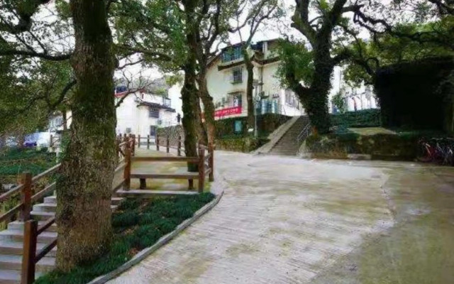 Zhoushan Putuo Mountain Buddha Farmhouse