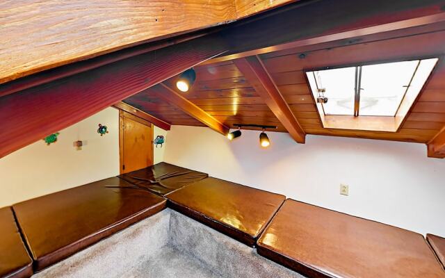 Beach Bungalow in Ventura by RedAwning