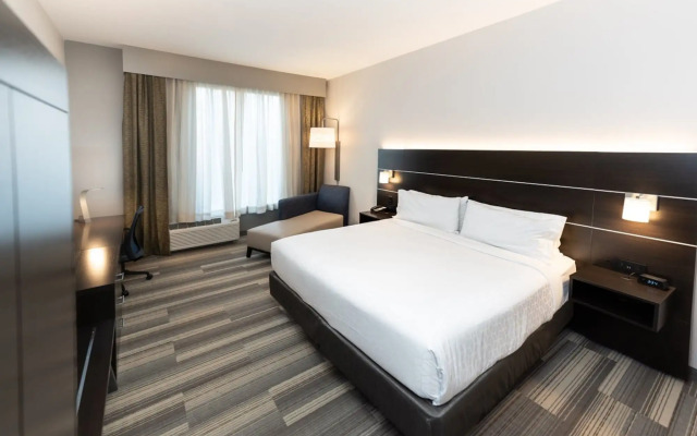 Holiday Inn Express & Suites Franklin - Berry Farms by IHG