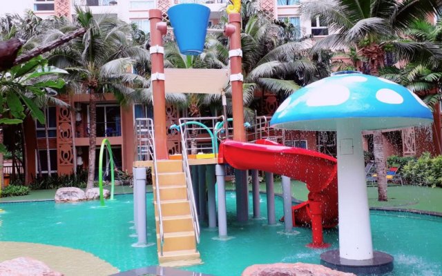 Atlantis Condo Resort by Somphong