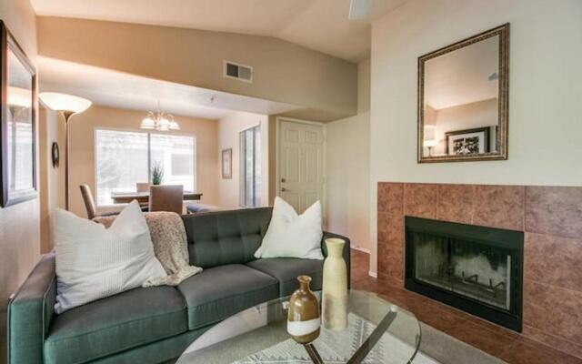 Luxury Paradise Valley Condo, Complete Remodel!