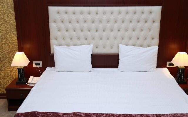 Clover Hotel Baku