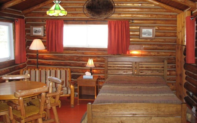 Kan-à-Mouche Pourvoirie Auberge et Chalets