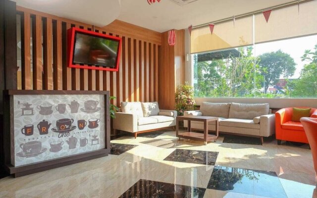 Front One Hotel Airport Solo